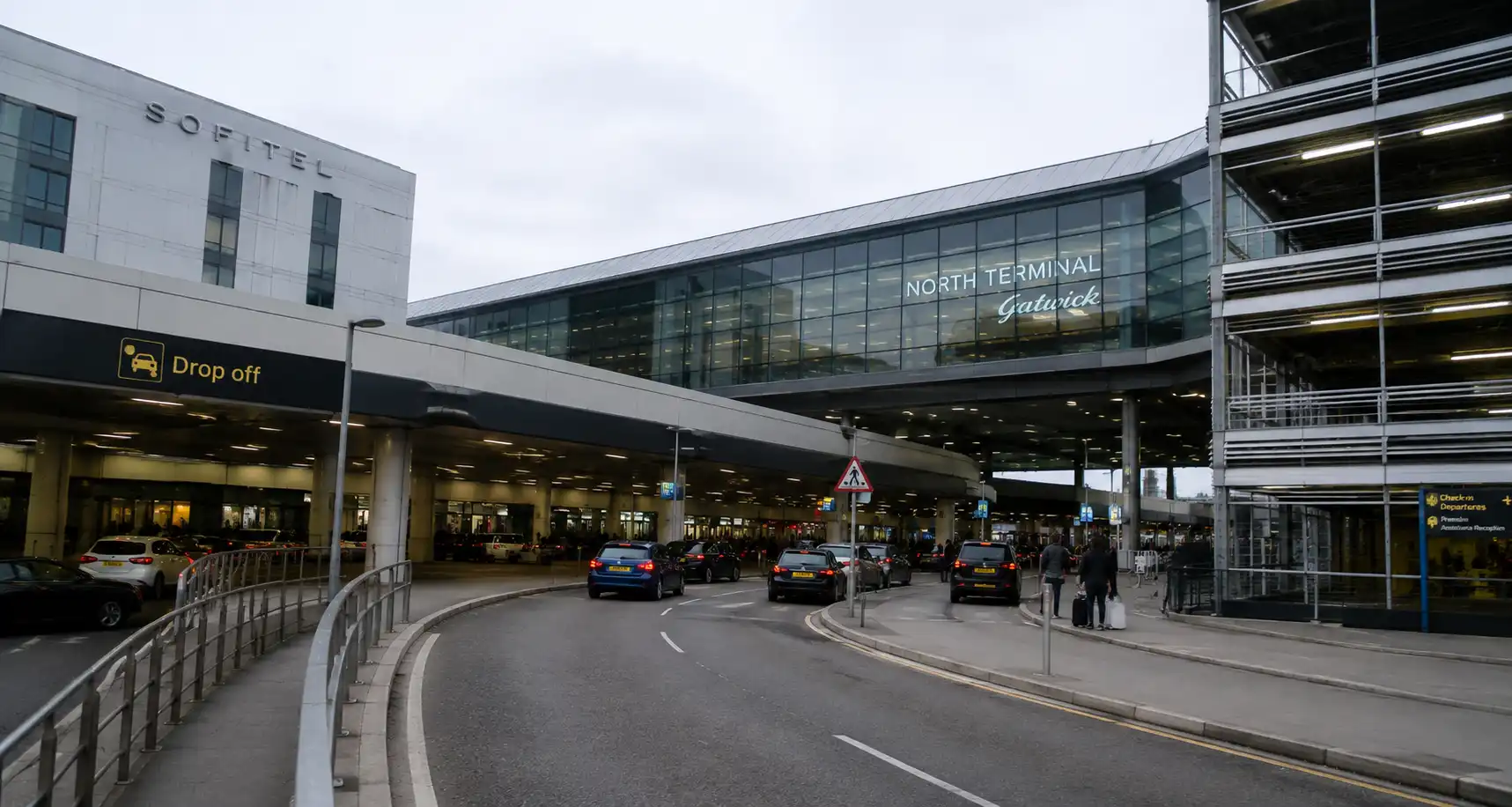 gatwick north terminal drop off zone forecourt
