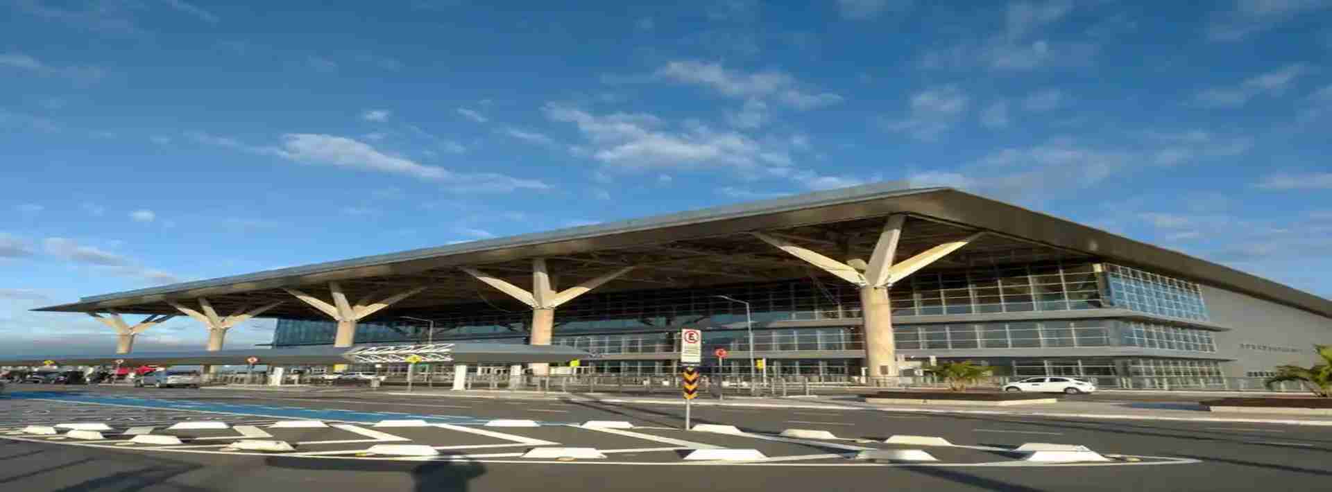 Pre-booked private hire taxi from Central London to Heathrow Airport — fixed £54 saloon, A4 M4 corridor, 15 miles, CCZ included, TfL PCO licensed, all terminals T2 T3 T4 T5, Gatwick Taxi Transfer 2026