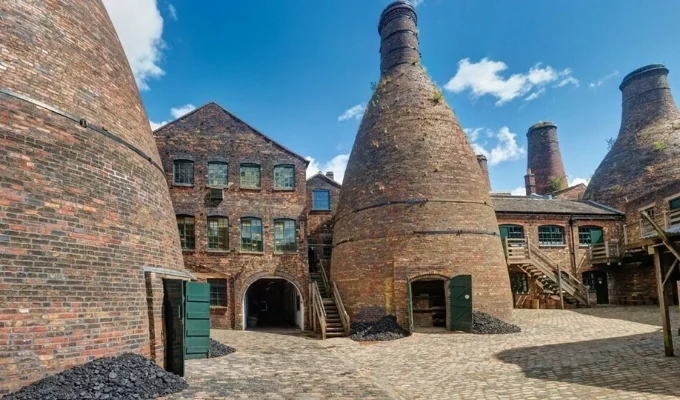 Taxi from Stoke-on-Trent to Heathrow Airport Transfer