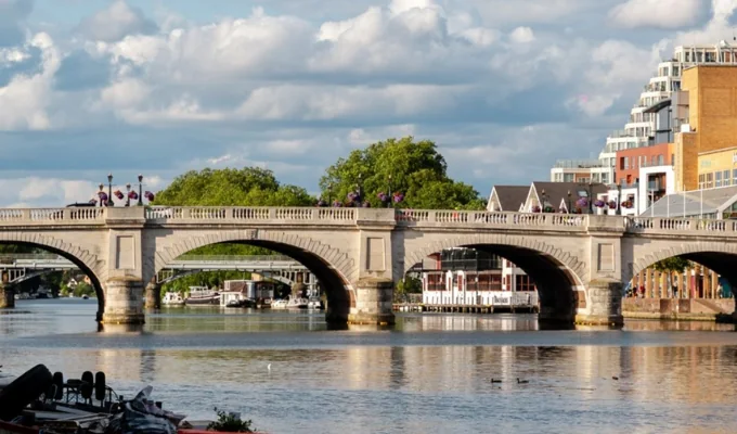 Taxi from Kingston upon Thames to London Heathrow Airport