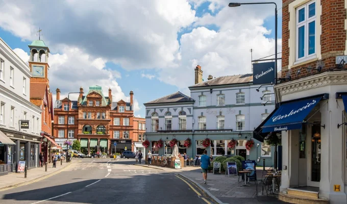 Taxi from Wimbledon to London Heathrow Airport