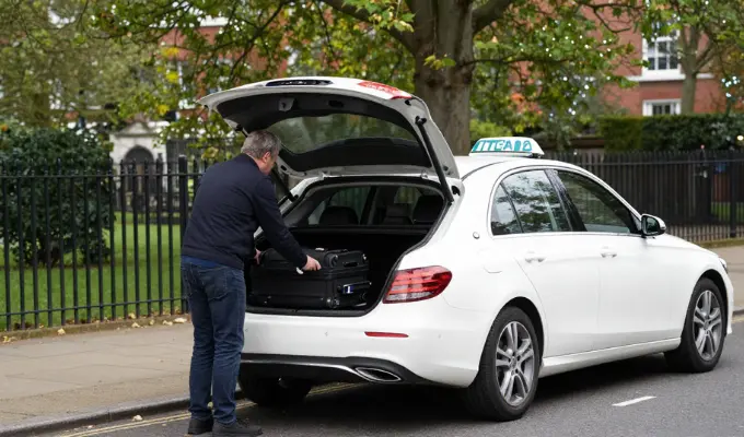 Taxi from Greenwich to London City Airport LCY Transfer