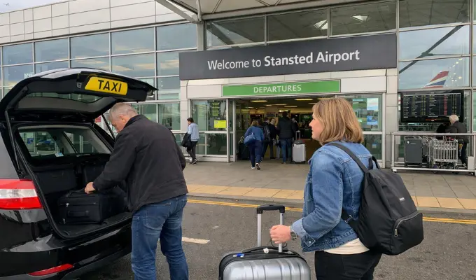 Taxi from Hull to Stansted Airport Long Distance Transfer