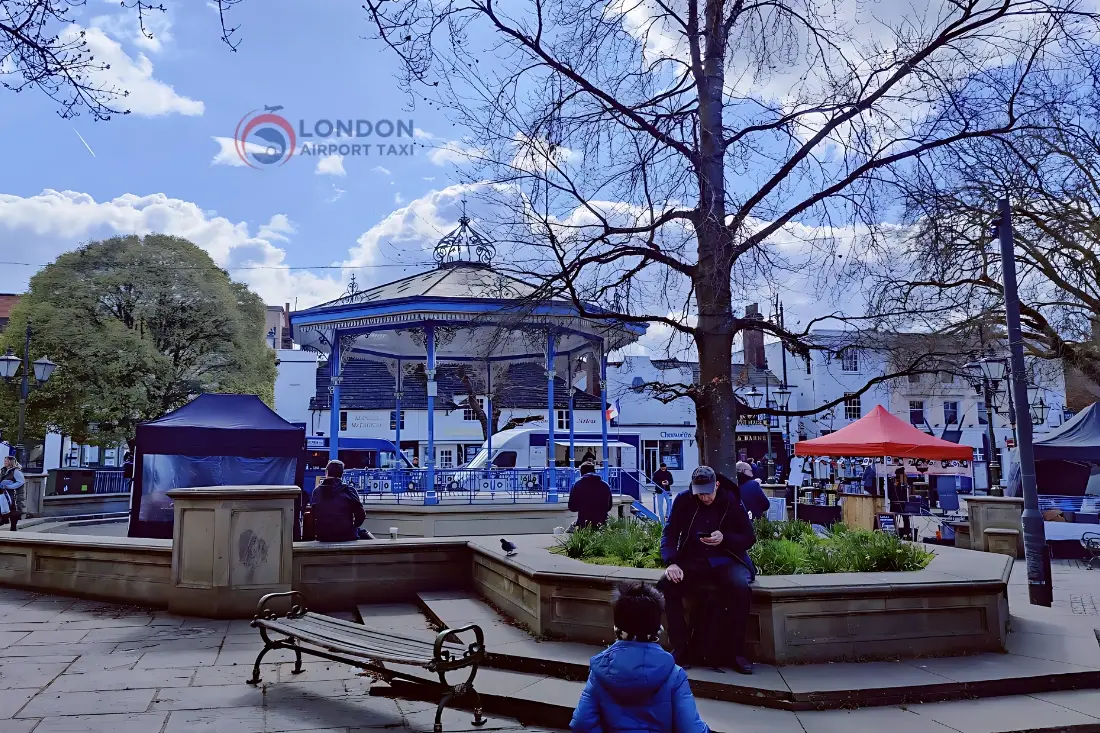 Horsham to Gatwick Airport Taxi Transfer Service