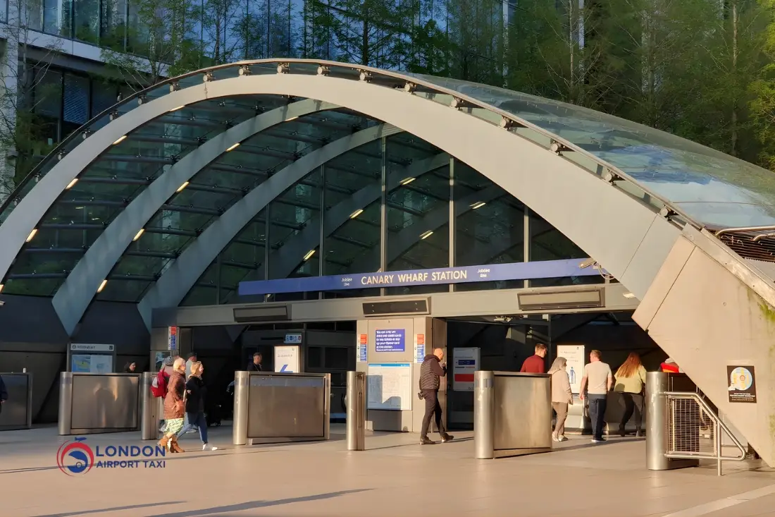 Canary Wharf to Gatwick Airport Taxi Transfer Service