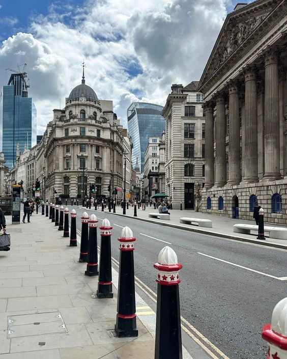 Cheapside London Guide | Landmarks & Local Taxi Services