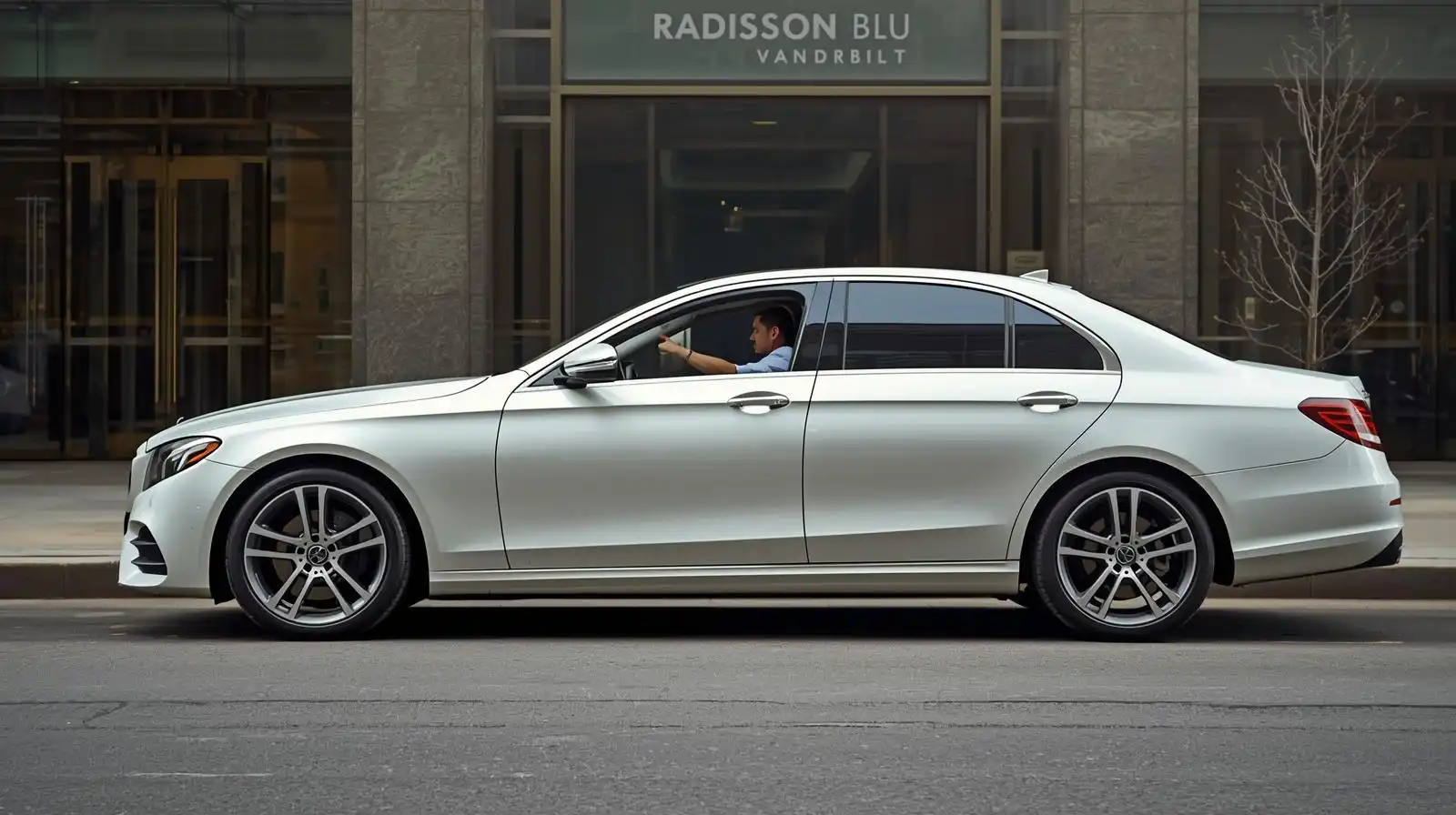 Radisson Blu Vanderbilt Taxi Airport Transfer