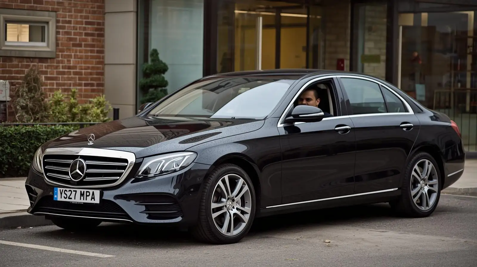 Corus Hotel Elstree Taxi to Luton Airport | Book Now