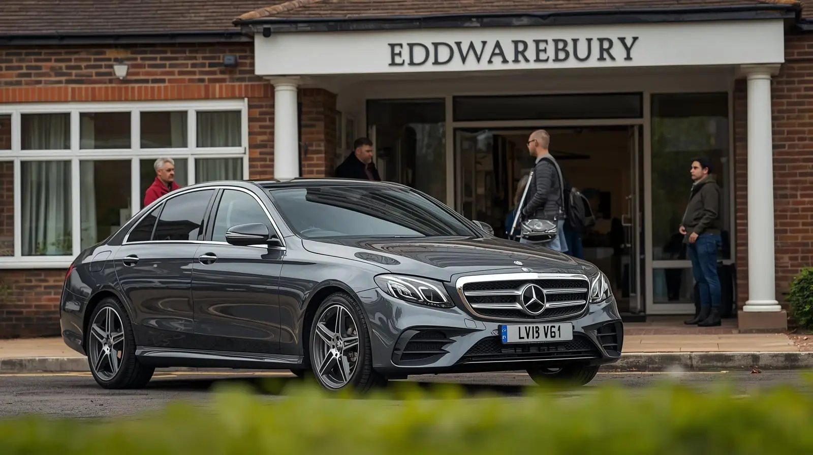 Edgwarebury Hotel Elstree Taxi to Luton Airport