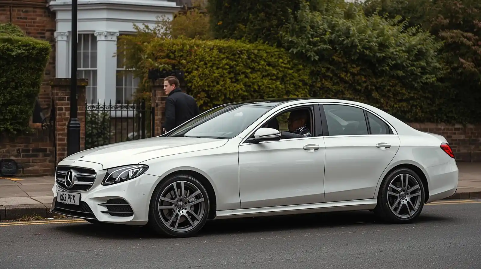 Hendon Hall Hotel Taxi to Luton Airport | Book Online