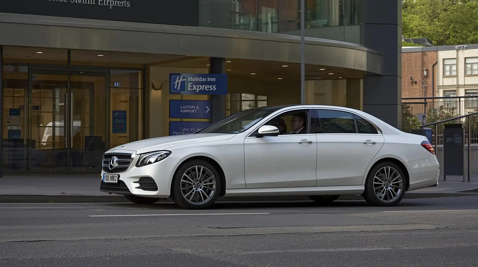 Holiday Inn Express Swiss Cottage to Luton Airport Taxi