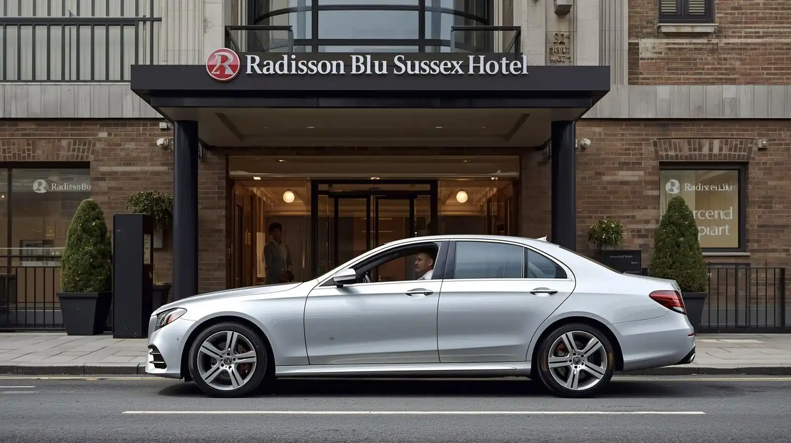 Radisson Blu Sussex Hotel Taxi  Luton Airport Transfers