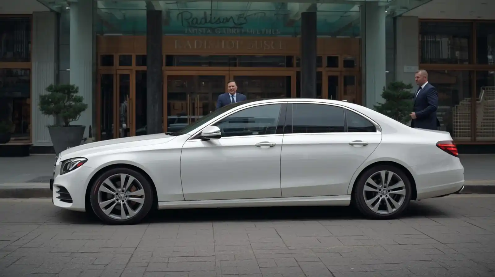 Sussex Hotel Radisson Taxi to Luton Airport Service