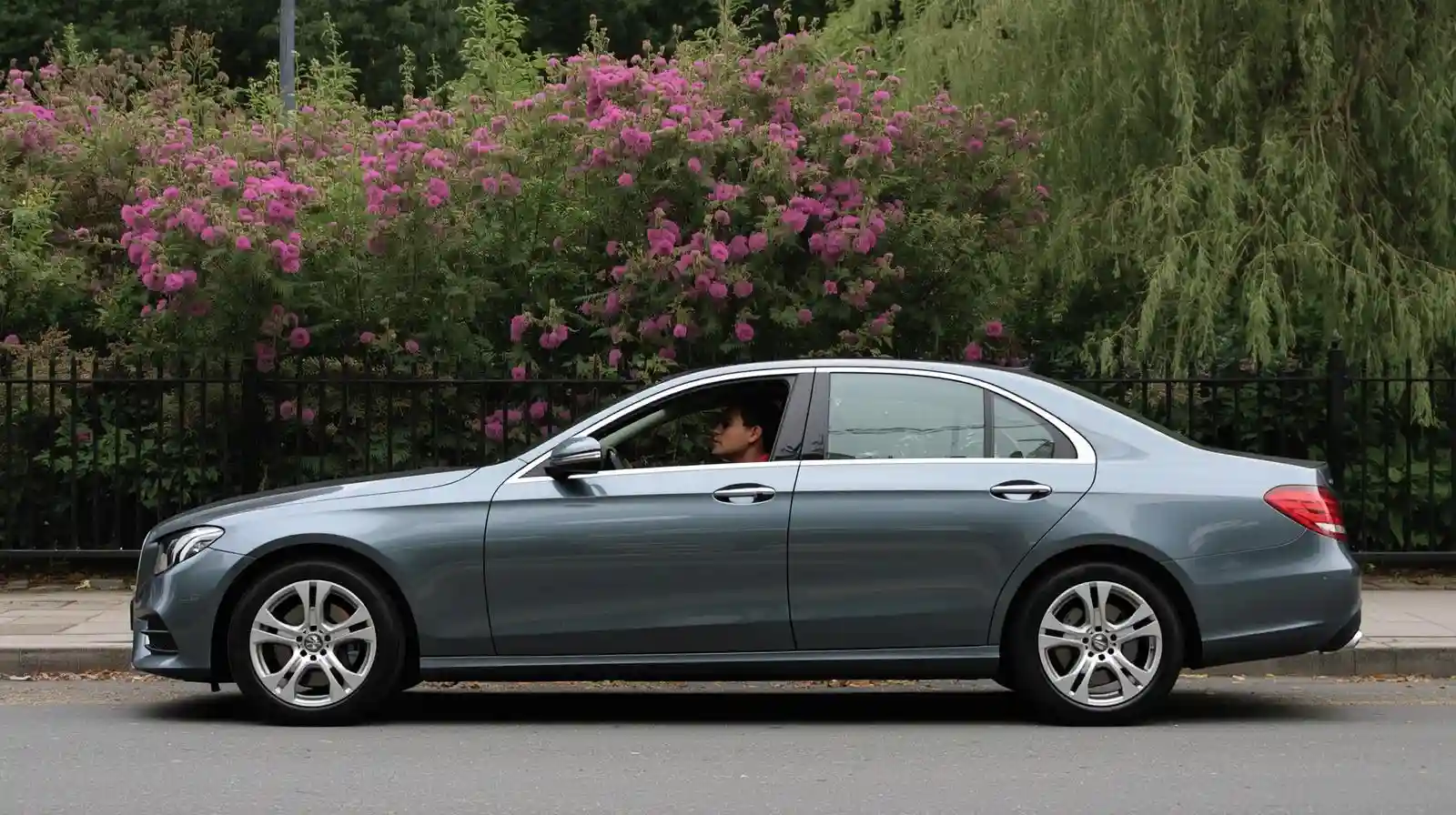 Thistle Bloomsbury Park Taxi Reliable Transfers to Luton Airport