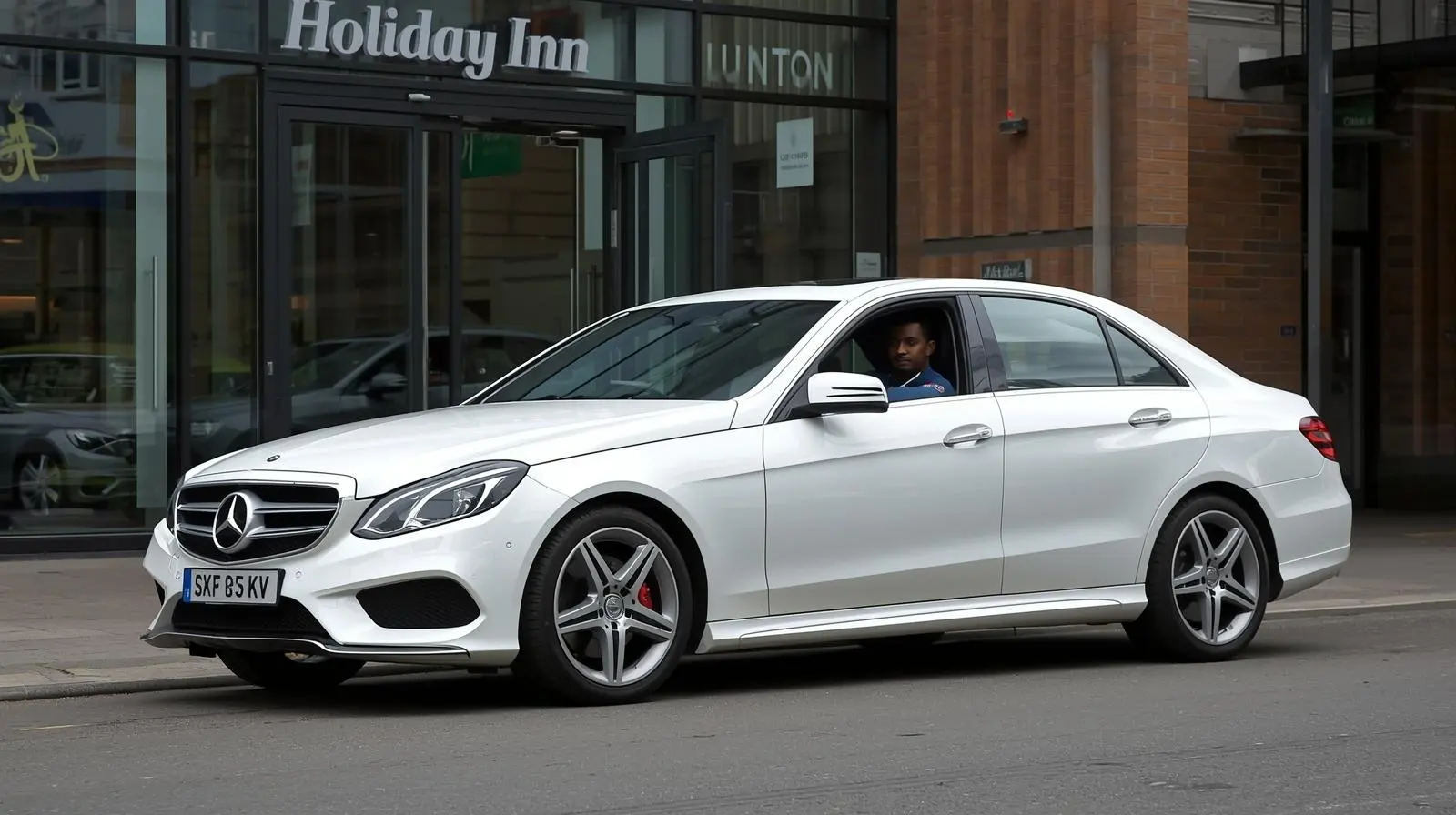 Holiday Inn Commercial Road Taxi to Luton Airport