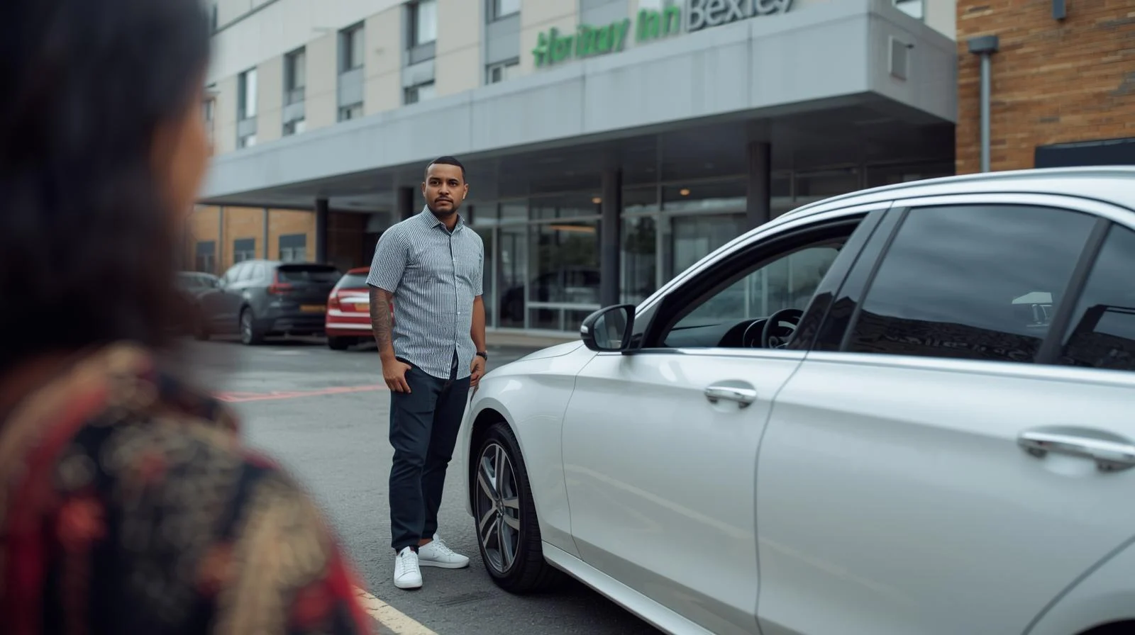 Holiday Inn Docklands Excel Taxi to Luton Airport