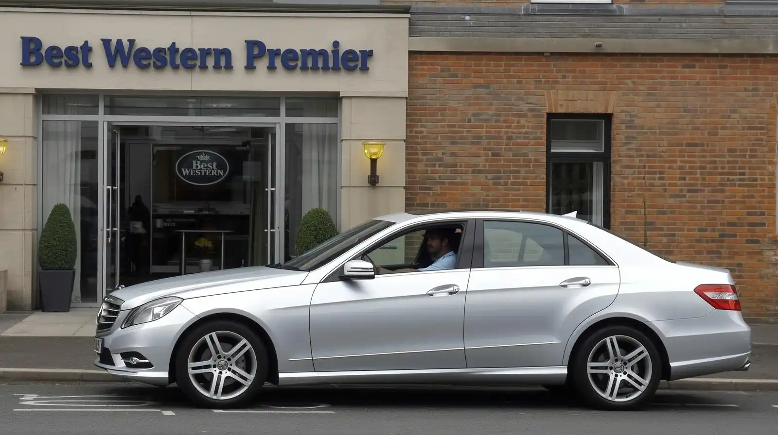 Best Western Premier Mostyn Hotel Taxi to Luton Airport