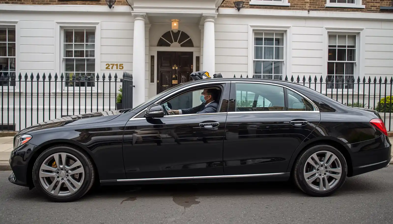 Colonnade Town Little Venice House Taxi Transfer to Luton