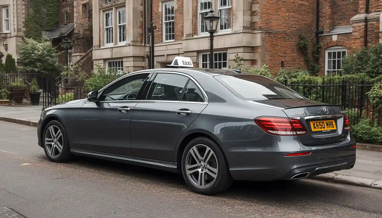 Harrington Hall Hotel Taxi Transfer to Luton Airport