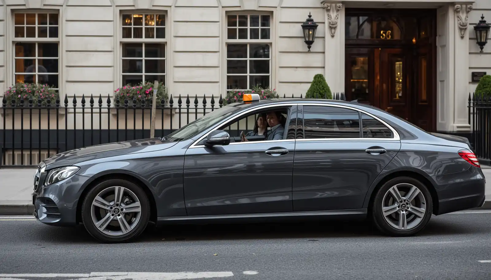 130 queens gate london apartments taxi Southend Airport Transfer