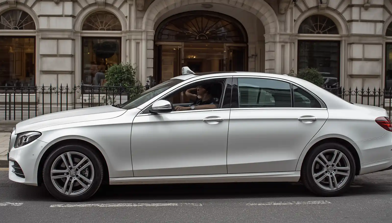 EasyHotel London South Kensington Taxi Transfer Service