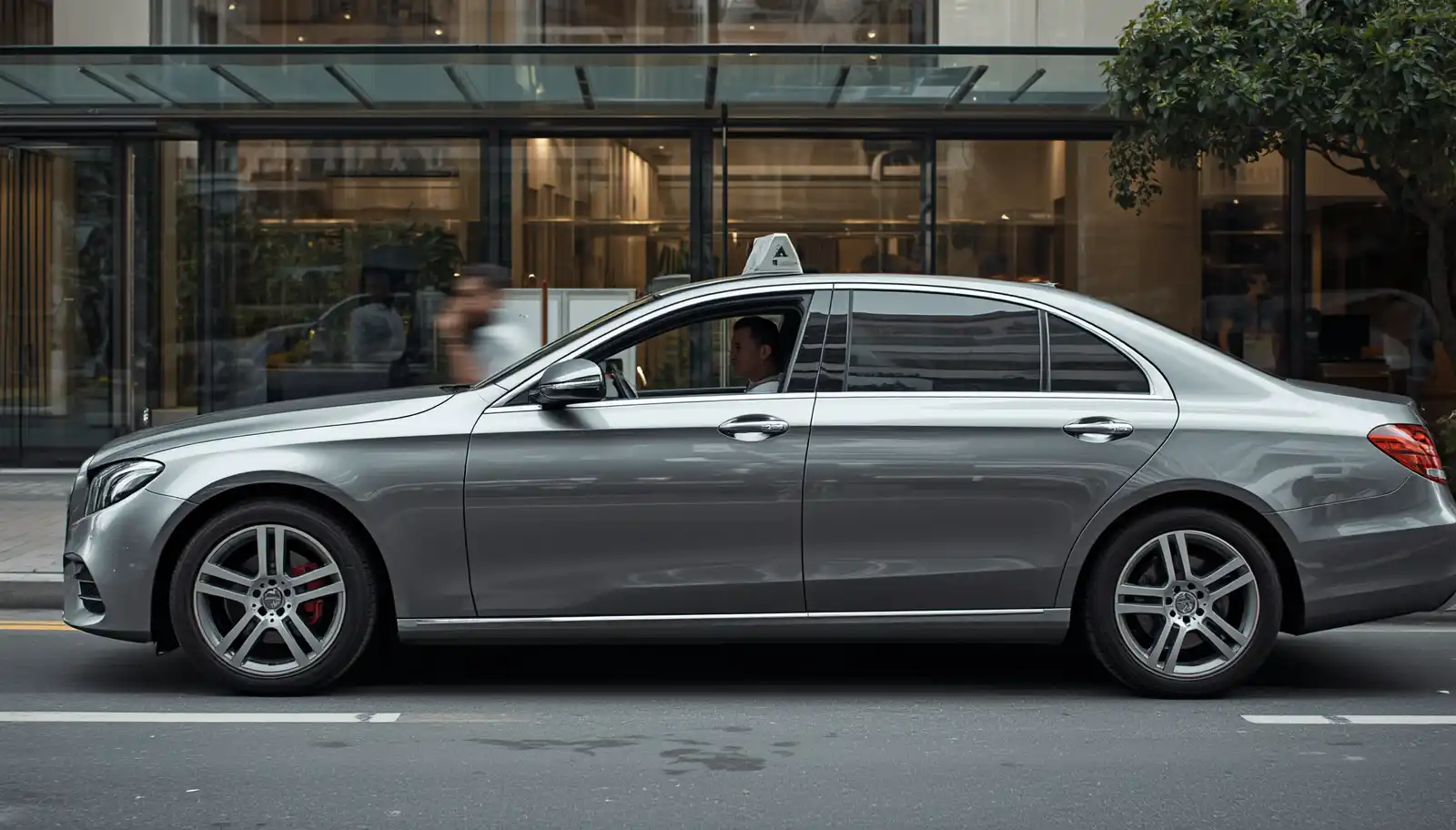 Hempel Hotel Taxi Transfer to Southend Airport