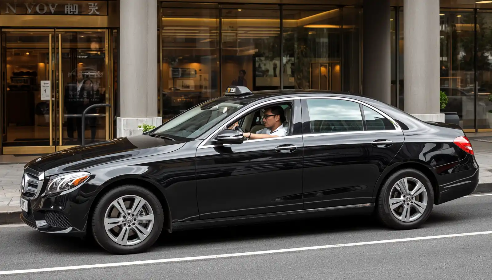 Novotel Brentford Taxi Transfer to Southend Airport