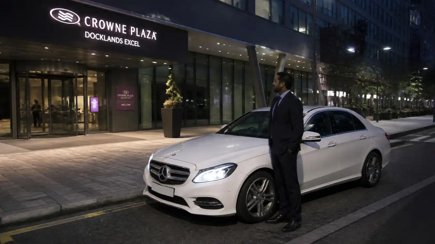 Crowne Plaza Docklands Excel Taxi Transfer to Southend Airport