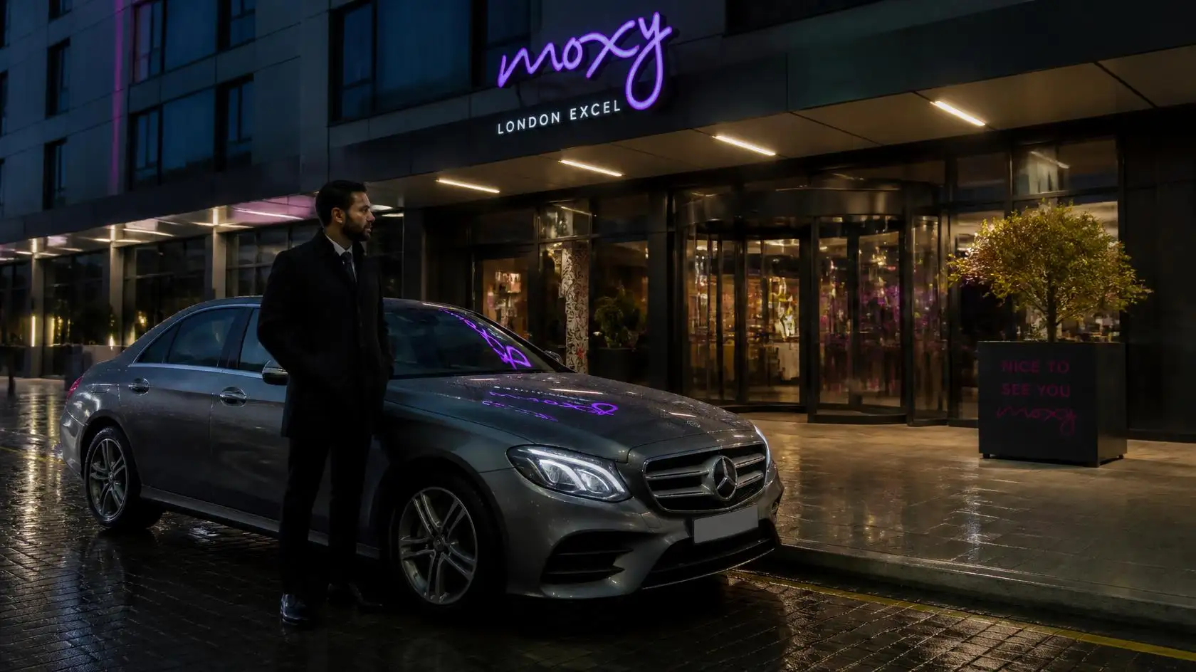 Portsmouth Port to MOXY London Excel Minicab Service