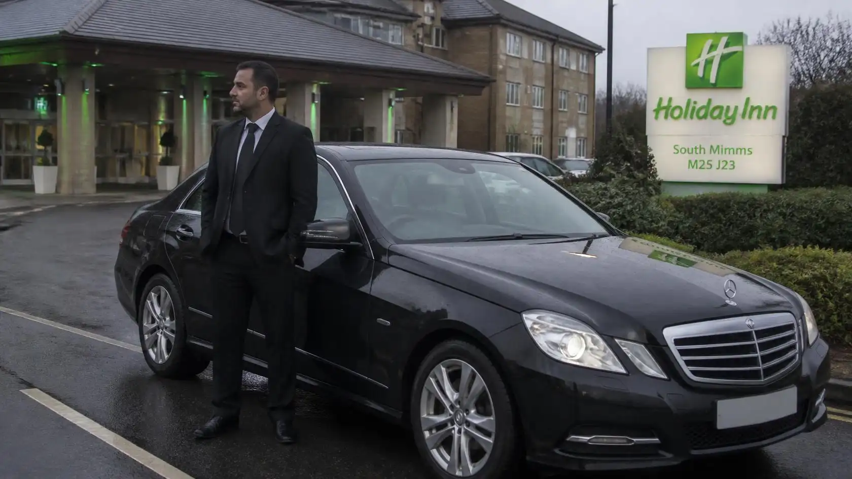 Holiday Inn South Mimms M25 J23 Taxi Transfer